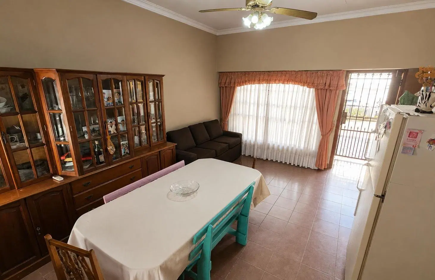 Casa con lote propio, parque, quincho y pileta por menos de USD 100.000 — Villa Caraza, Lanús 1