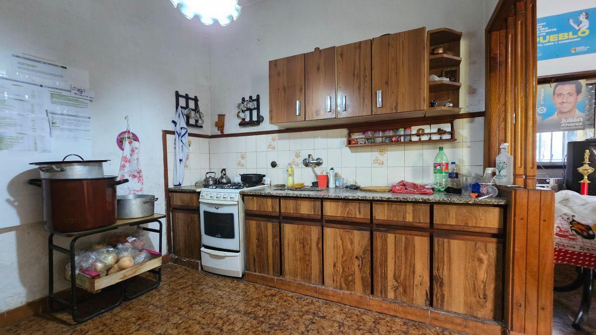 Foto de Casa tipo chorizo clásica sobre lote propio de 8,66 x 27 — zona residencial baja, Lanús Este, imagen 2