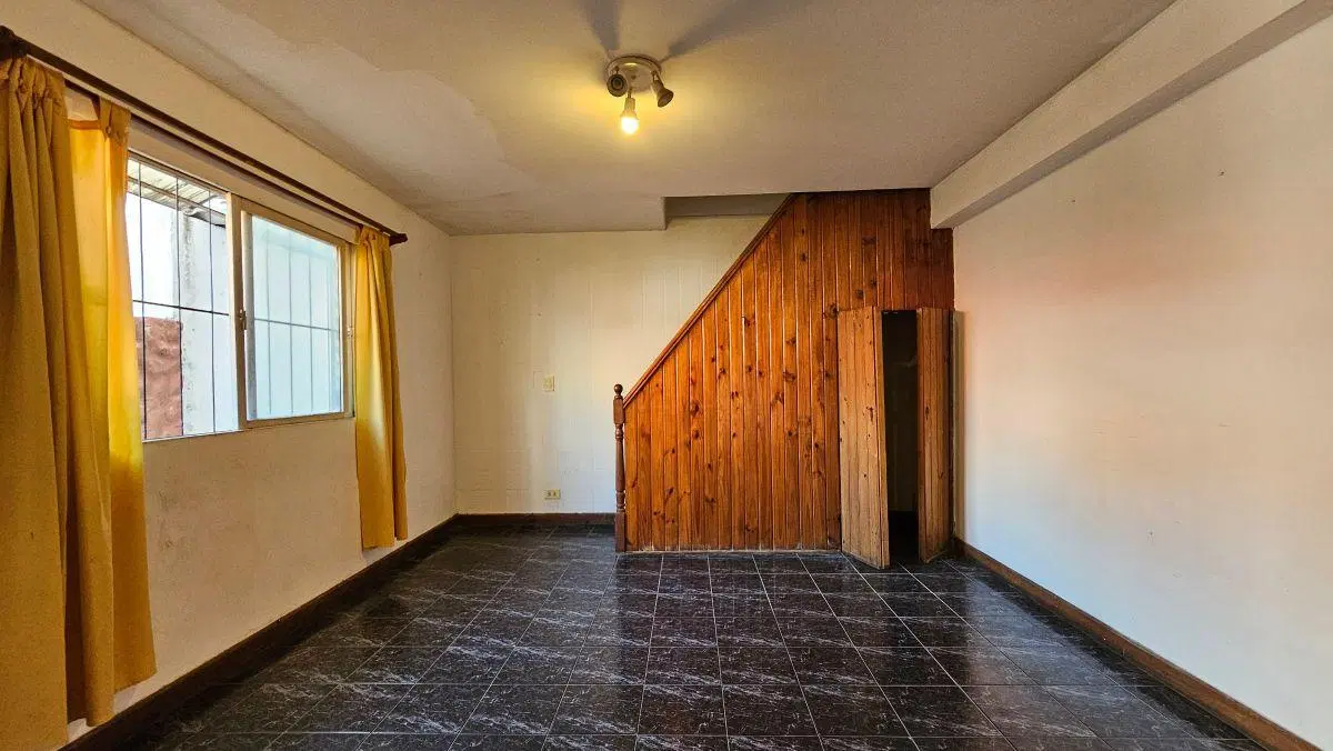 4 dormitorios, 2 baños, 2 patios y terraza por menos de USD 70.000: La Oportunidad! 2
