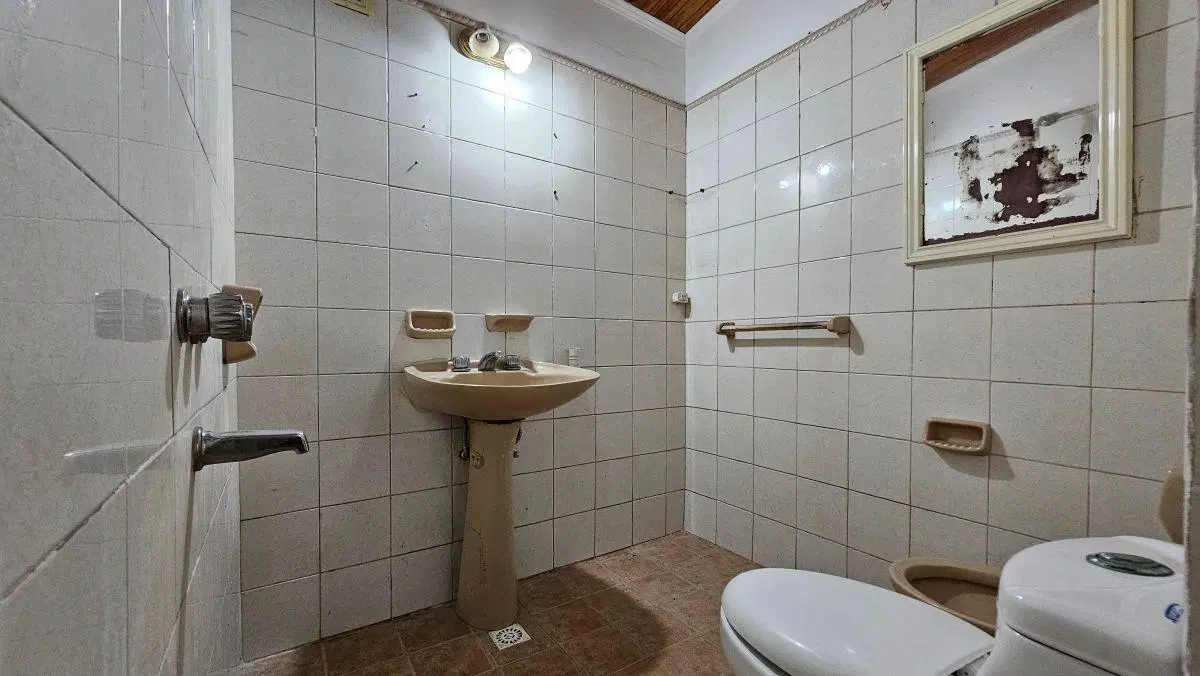 4 dormitorios, 2 baños, 2 patios y terraza por menos de USD 70.000: La Oportunidad! 5