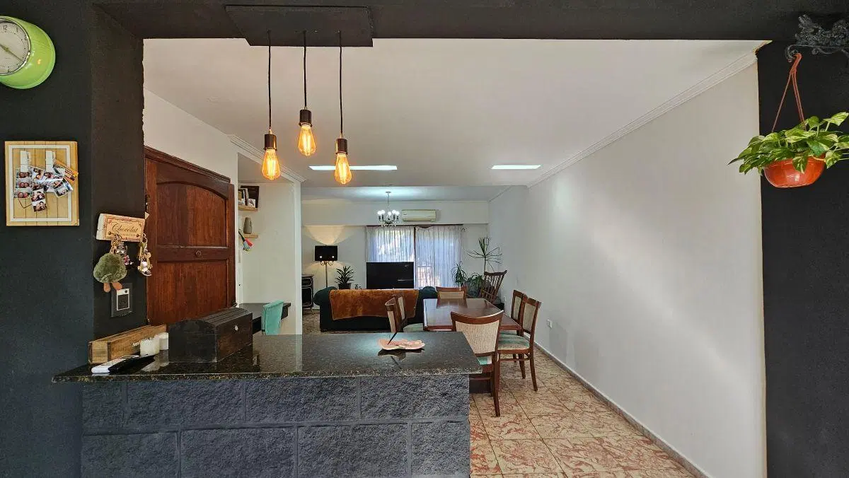 Departamento de 3 ambientes de 95 m² con patio y balcón, apto crédito — Lanús Oeste 2