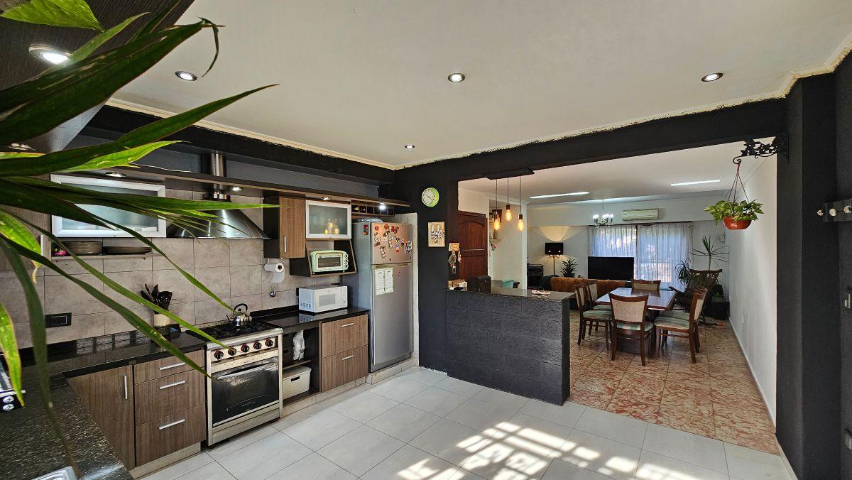 Foto de Departamento de 3 ambientes de 95 m² con patio y balcón, apto crédito, imagen 5