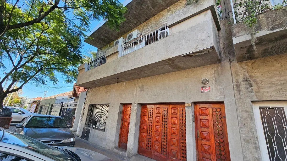 Departamento de 3 ambientes de 95 m² con patio y balcón, apto crédito — Lanús Oeste 4