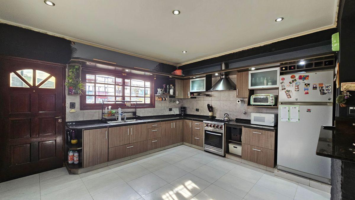 Foto de Departamento de 3 ambientes de 95 m² con patio y balcón, apto crédito, imagen 1