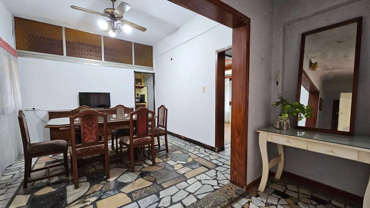Casa en esquina sobre lote propio de 10 x 20, con unidad independiente en la terraza — Quilmes 5