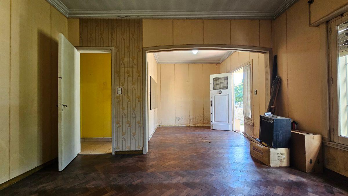Foto de Chalet clásico en lote de 8,66 x 40 con jardín y gran parque — Adrogué, imagen 1
