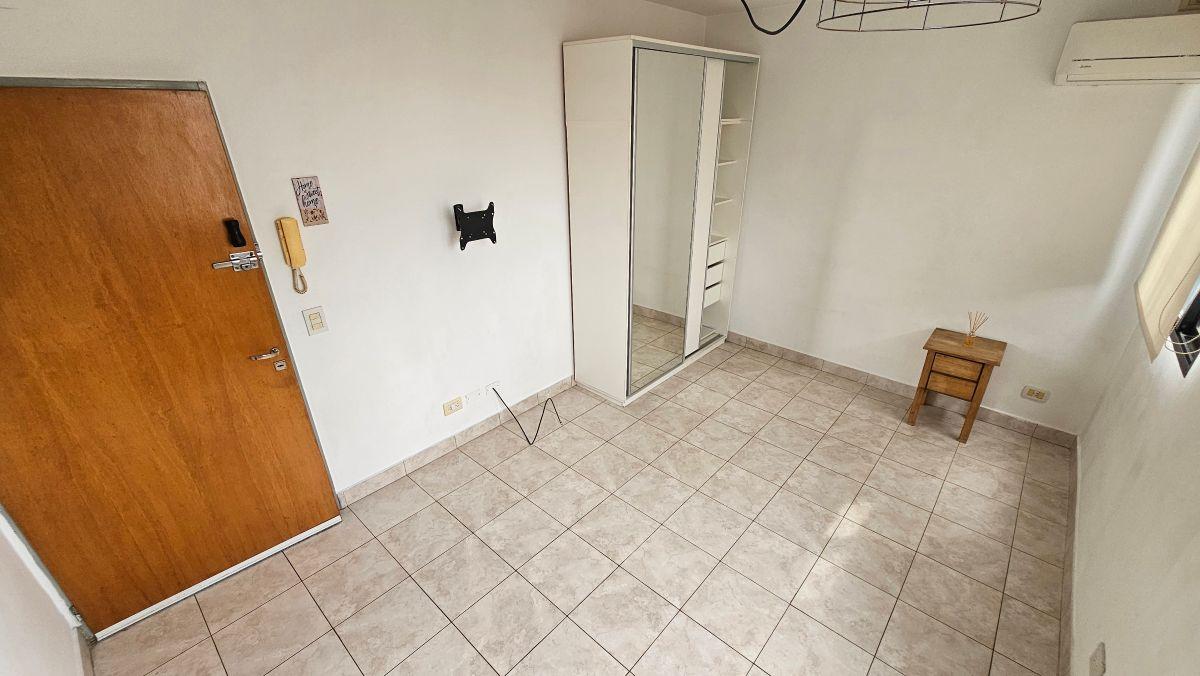 Foto de Monoambiente impecable de 20 m² con vista abierta — Lanús Oeste, cerca, imagen 3