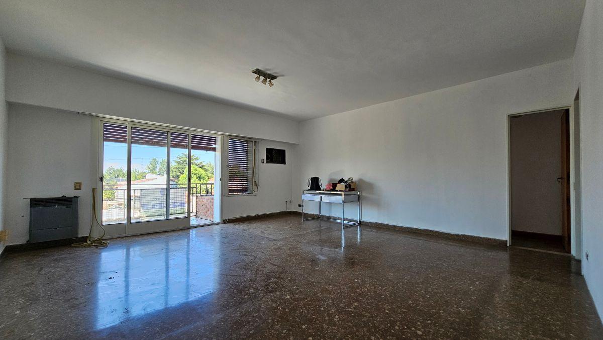 Foto de Departamento 3 ambientes al frente con balcón y cochera — Wilde, imagen 2