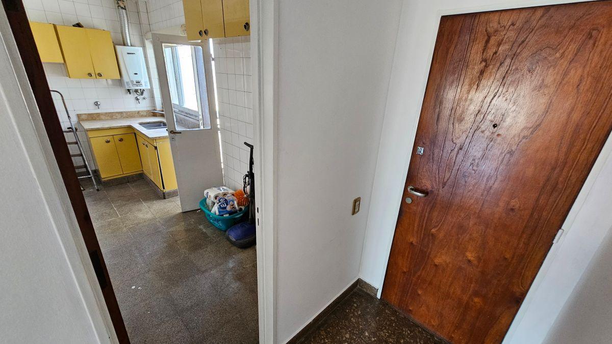 Foto de Departamento 3 ambientes al frente con balcón y cochera — Wilde, imagen 1