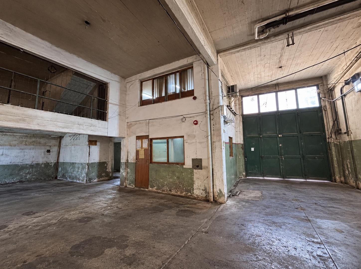 Foto de Galpón industrial en alquiler, 2.310 m² con vivienda y oficinas — Lanús, imagen 4