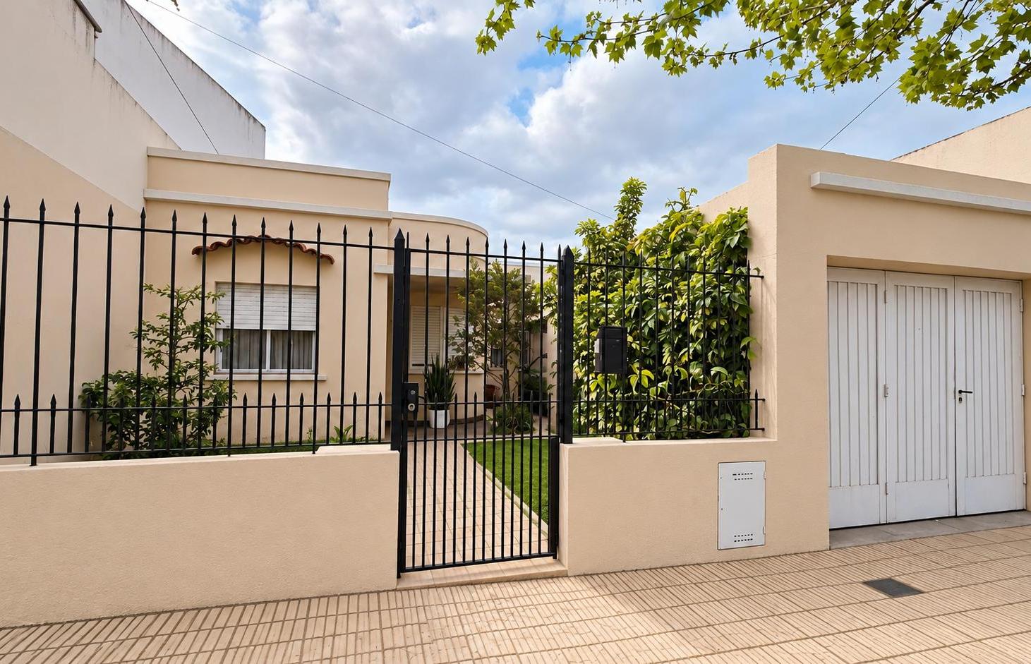 Foto de Casa de los años 60 en lote propio de 8,66 x 56, con jardín, cochera y, imagen 2