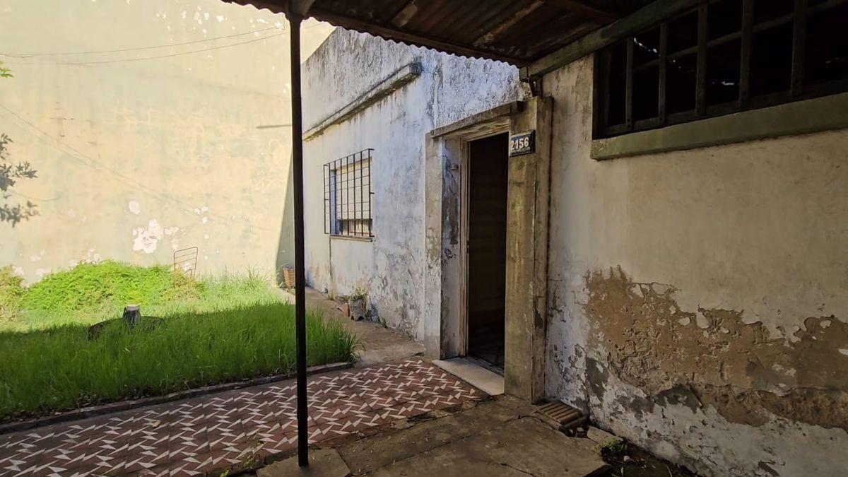 Foto de Lote de 8,66 x 50 con servicios y sucesión terminada — Valentín Alsina, imagen 3
