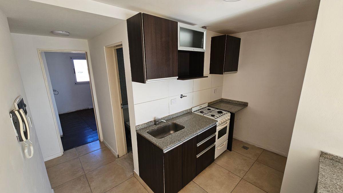 Foto de Departamento de 2 ambientes con balcón al frente en alquiler — Gerli, imagen 5