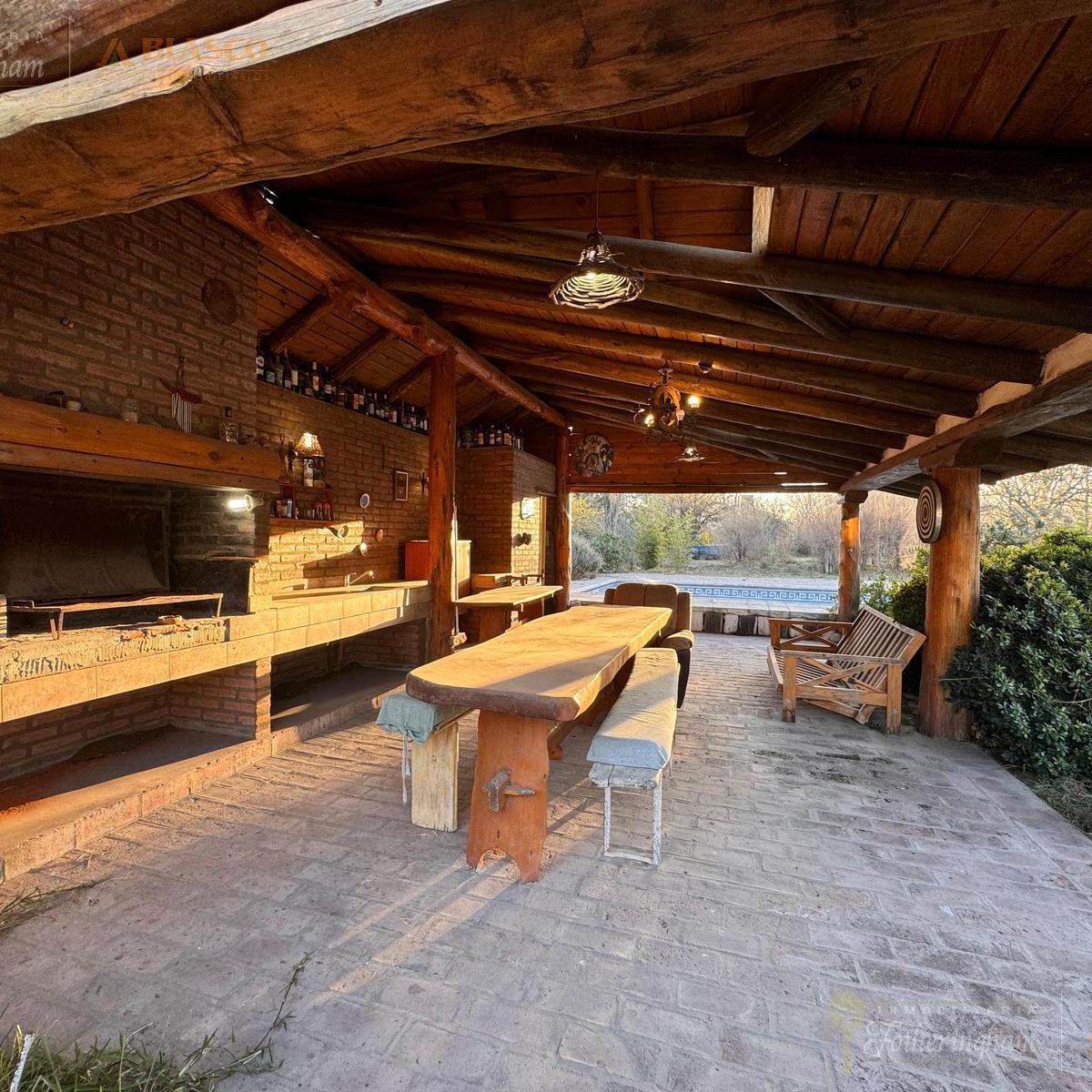 CASA CON PILETA EN VENTA | B° CUATRO HORIZONTES | VILLA GENERAL BELGRANO