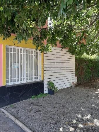2 Locaes en Venta + Depto con Patio y Cochera en Pleno Centro de Rumipal 3