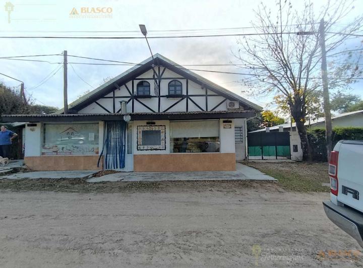 CASA EN VENTA   2 LOCALES COMERCIALES SOBRE RUTA Nº 5 º VILLA GENERAL BELGRANO