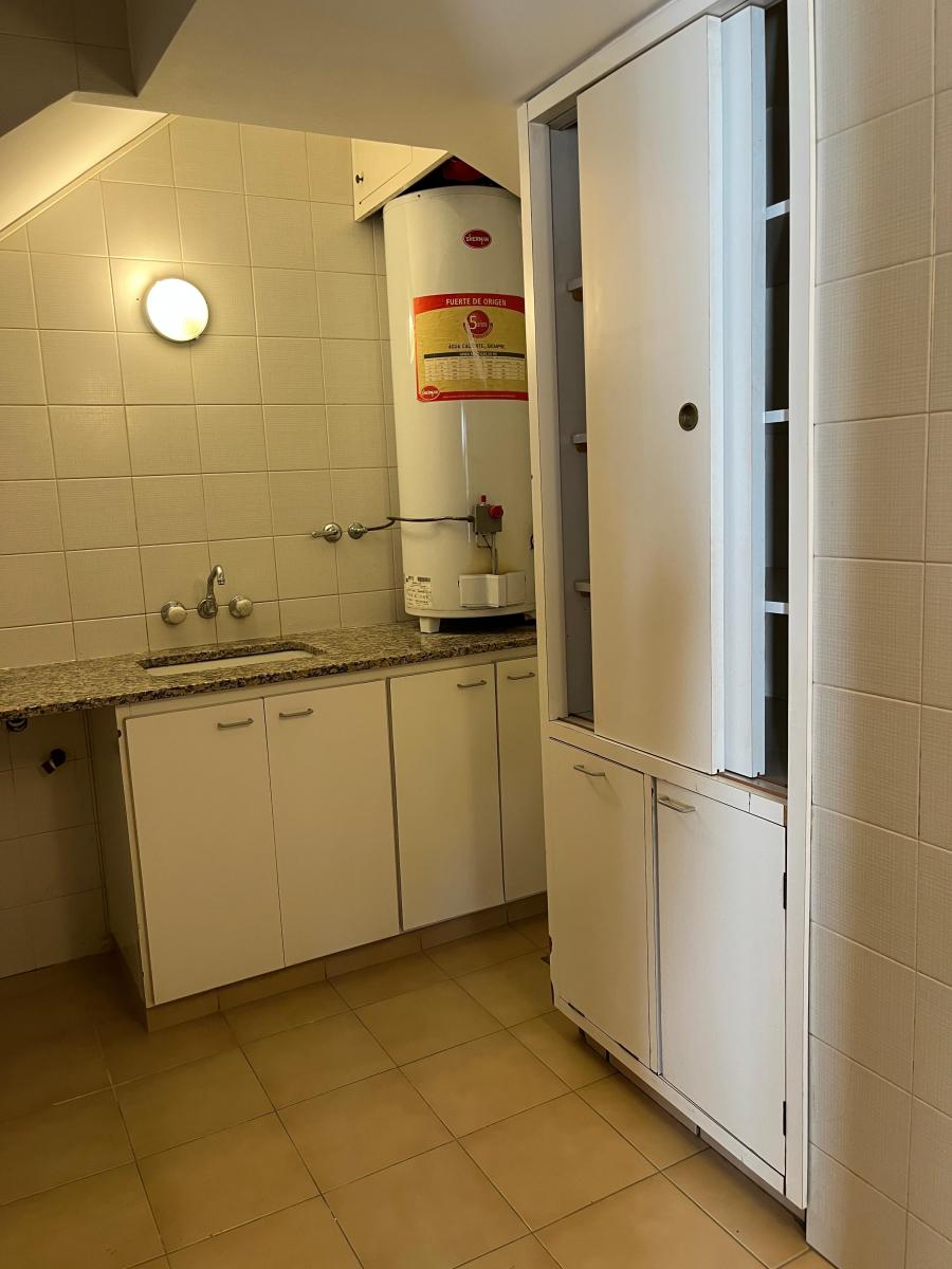 Chalet Refaccionado 2025 200m2 Cochera cubierta - Terraza - 3 suites + Toilette