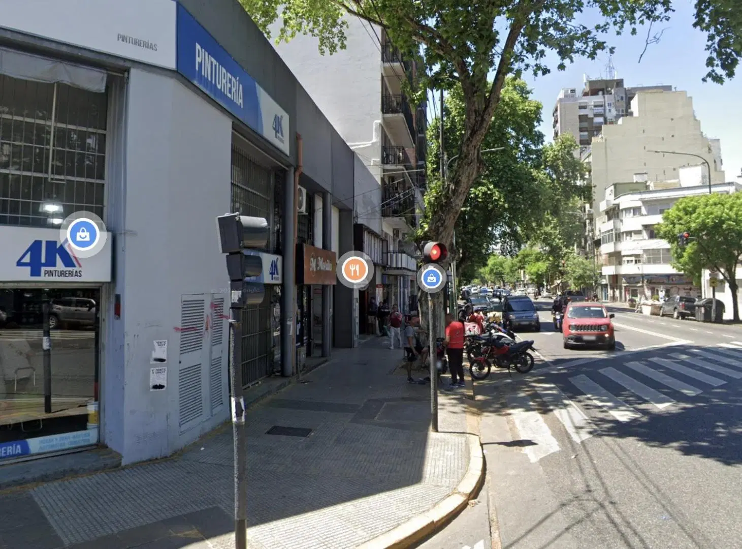 LOCAL EN ESQUINA DE MUCHA CIRCULACION - CON RENTA HASTA 2029 4,2% EN DOLARES 4