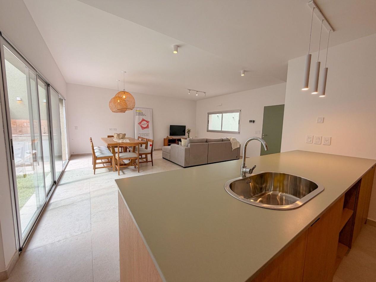 Foto de Estrena calidad de vida en esta casa de pasillo unica., imagen 2