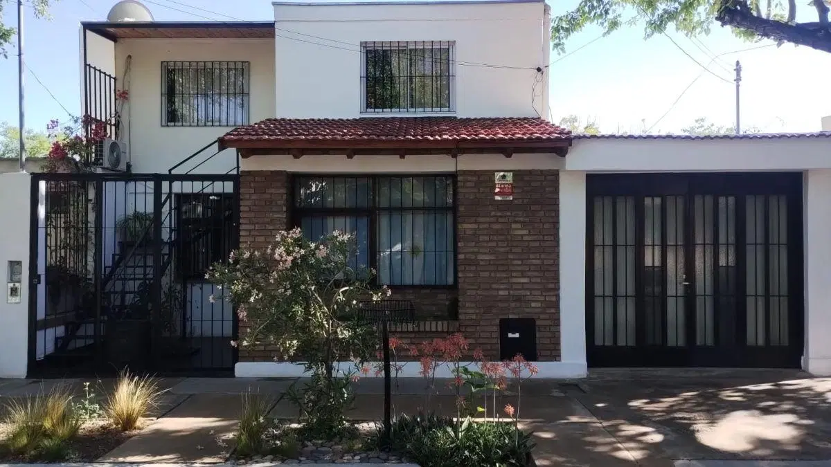 Casa con 2 dormitorios en alquiler en Godoy Cruz 4