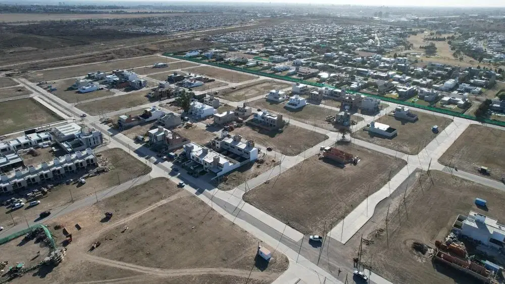 OPORTUNIDAD!! LOTE EN BRISAS DE MANANTIALES 5