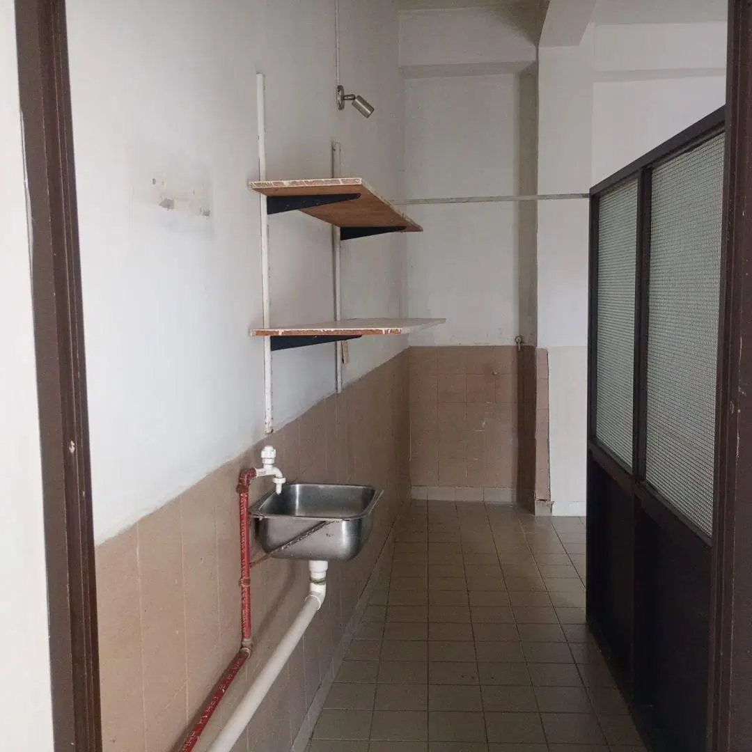 LOCAL COMERCIAL EN ALQUILER 4
