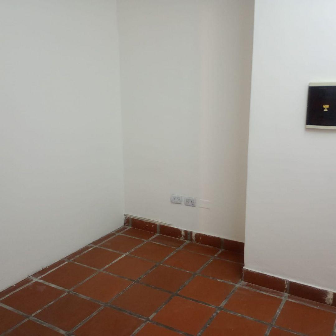 Foto de LOCAL COMERCIAL EN ALQUILER, imagen 2