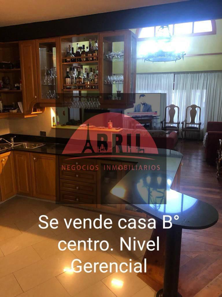 Foto de Excelente propiedad en pleno centro con ambientes muy amplios y, imagen 2