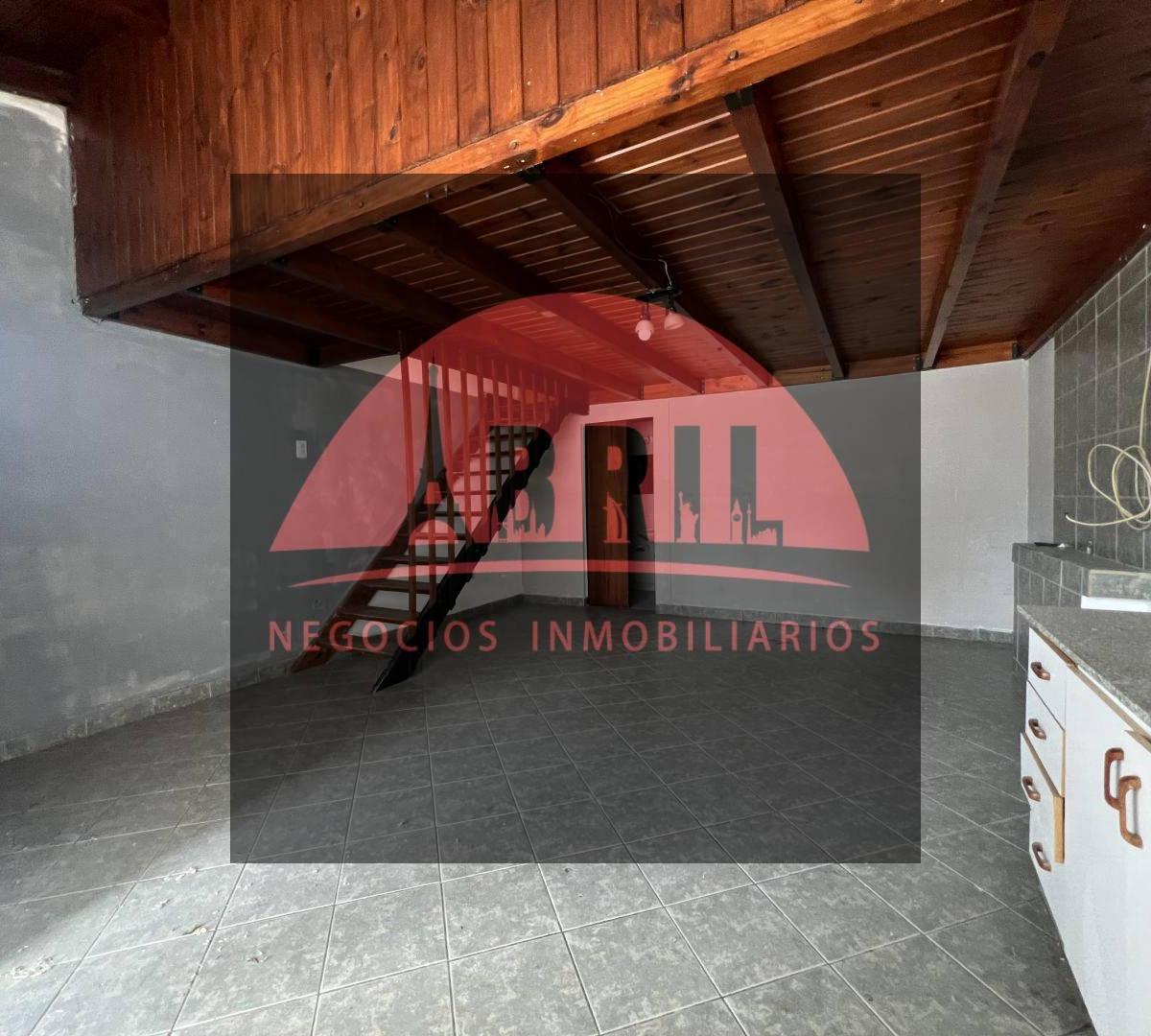 Foto de Amplia casa a refaccionar en una de las mejores esquinas, imagen 4