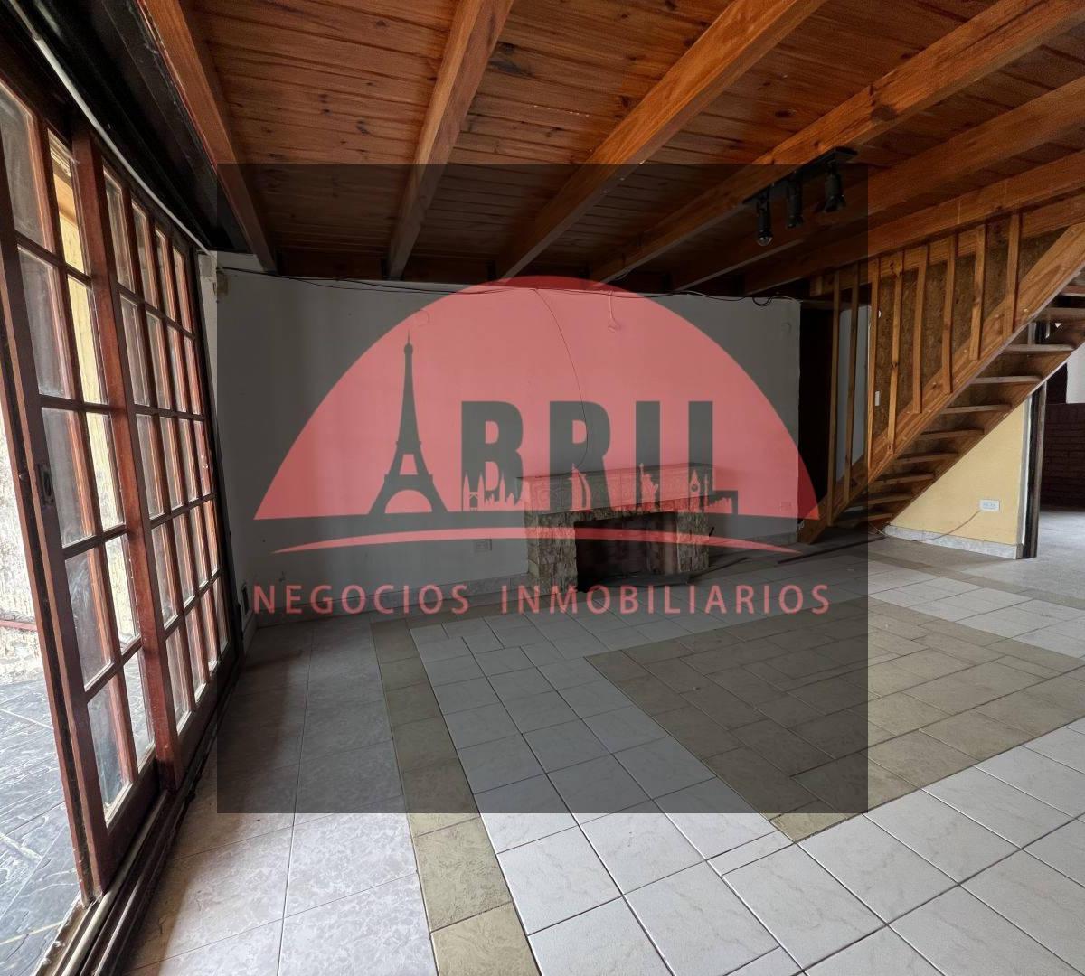 Foto de Amplia casa a refaccionar en una de las mejores esquinas, imagen 3