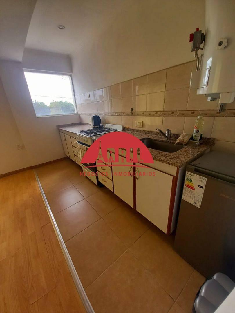 Foto de Departamento en primer piso por escalera, amplio y luminoso, imagen 1