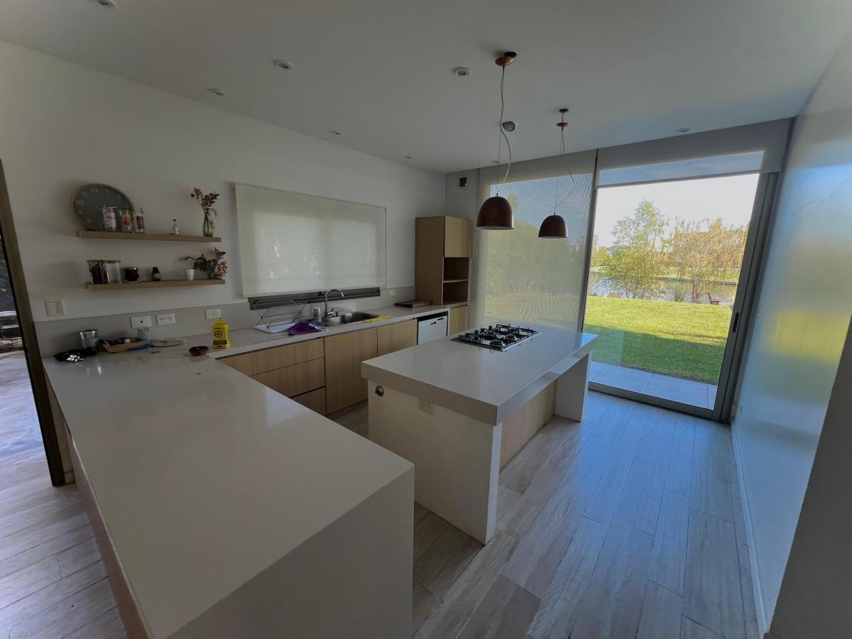 Foto de CASA A LAGUNA EN ALQUILER EN EL CANTON ISLAS, imagen 3
