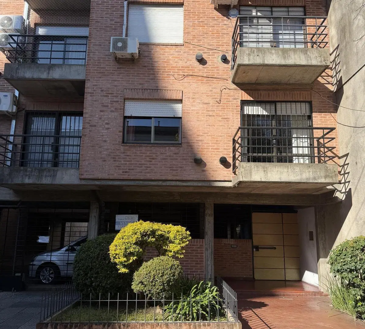 Departamento 2 amb. al frente con balcon 3
