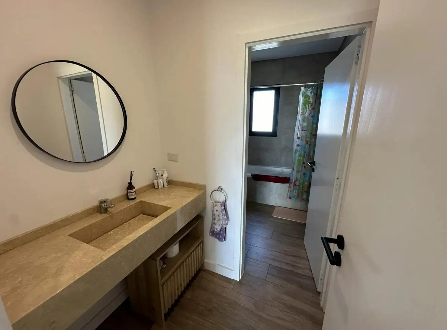 CASA A LAGUNA EN VENTA EN CANTON NORTE 4