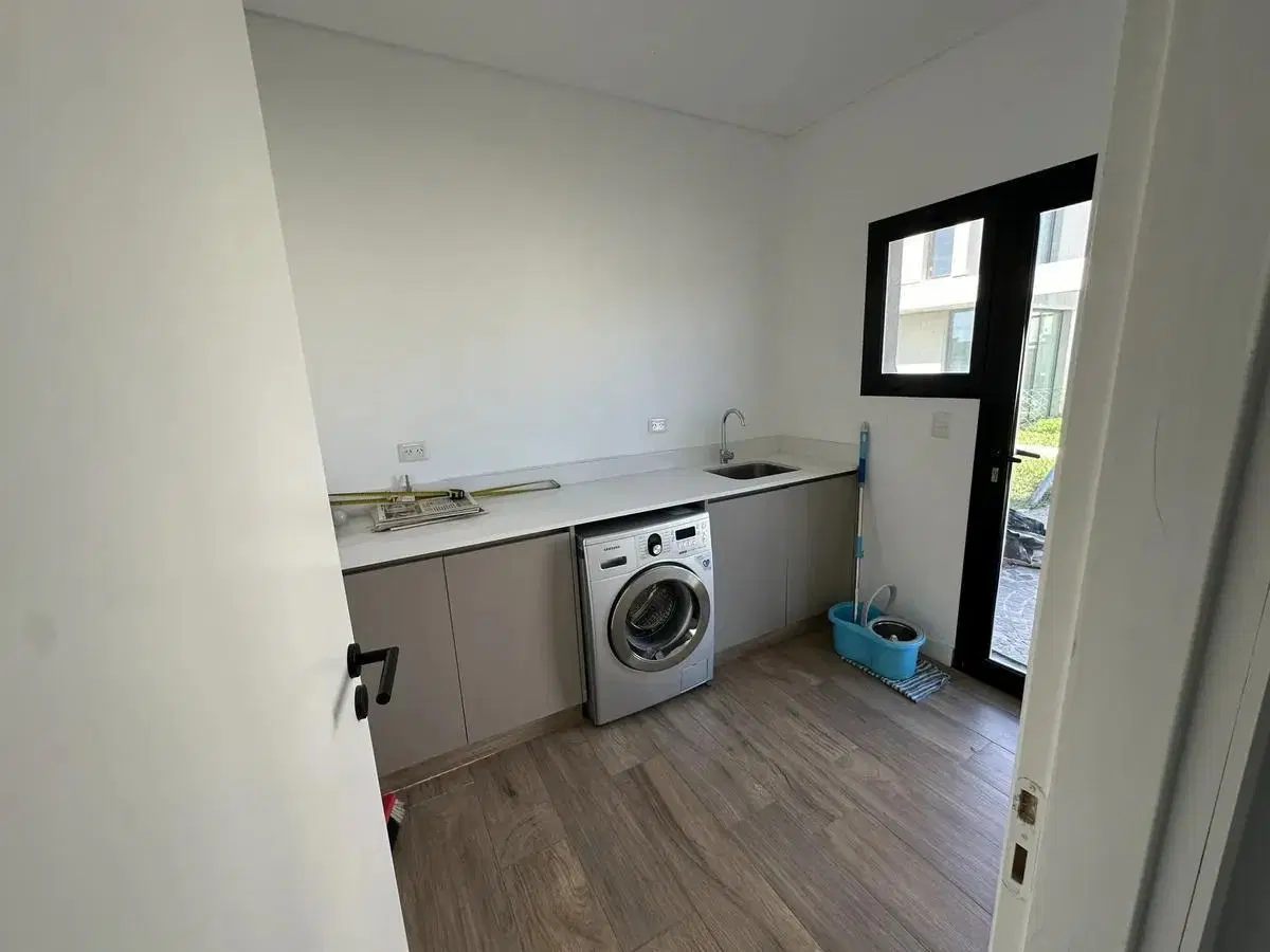 CASA A LAGUNA EN VENTA EN CANTON NORTE 2