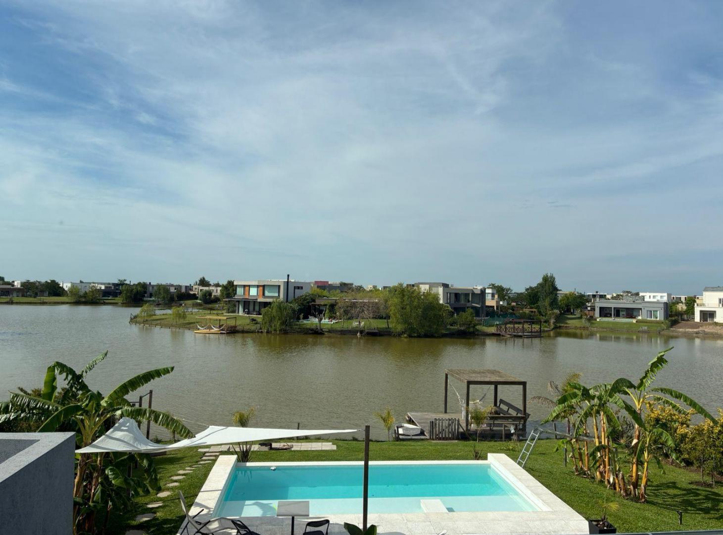 Foto de HERMOSA CASA A LAGUNA EN EL CANTON NORTE, imagen 2