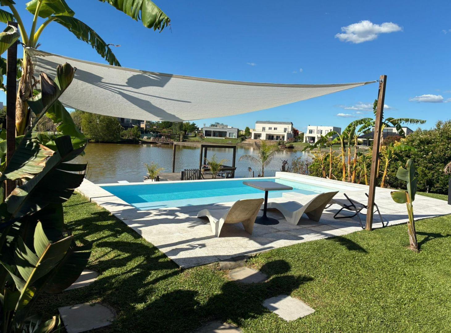 Foto de HERMOSA CASA A LAGUNA EN EL CANTON NORTE, imagen 1
