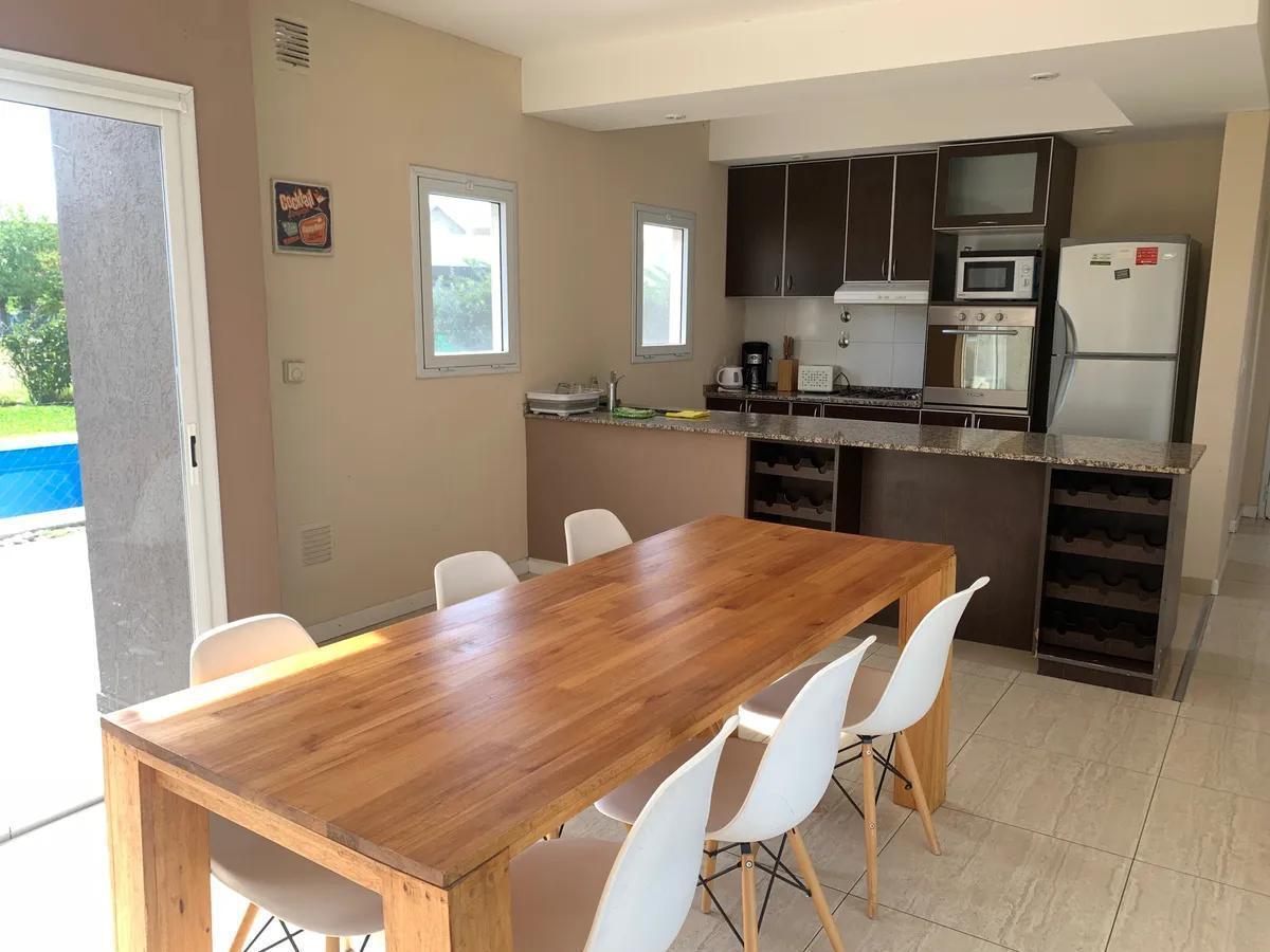 Foto de CASA EN UNA PLANTA EN VENTA EN EL CANTON GOLF, imagen 2