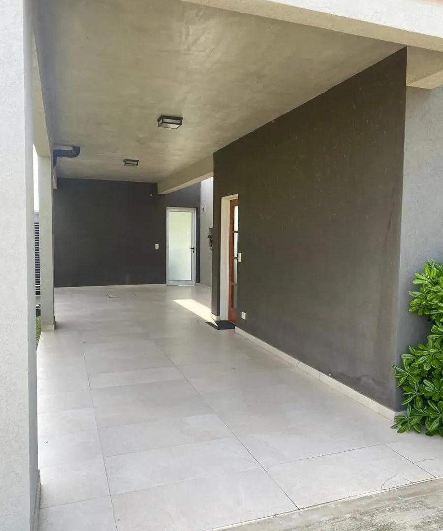 Foto de MODERNA CASA A LAGUNA EN VENTA EN EL CANTON ISLAS, imagen 1