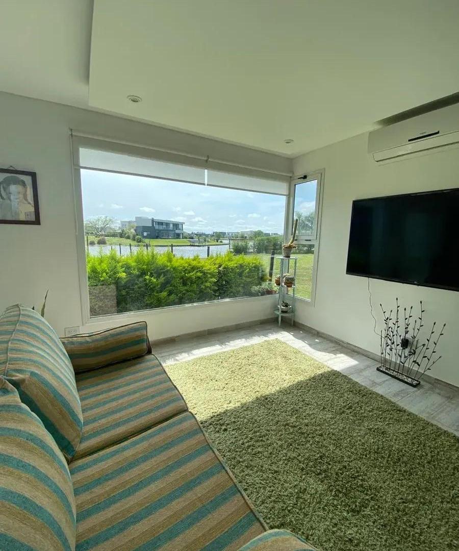Foto de MODERNA CASA A LAGUNA EN VENTA EN EL CANTON ISLAS, imagen 3