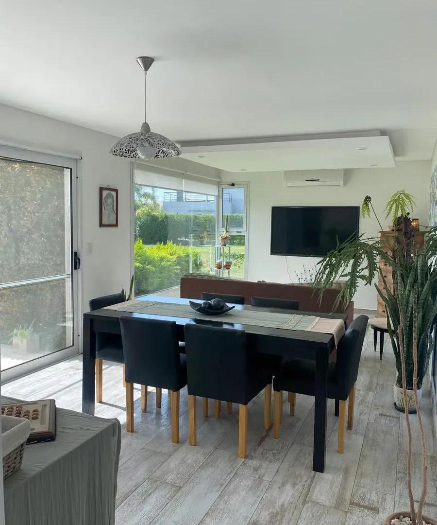 Foto de MODERNA CASA A LAGUNA EN VENTA EN EL CANTON ISLAS, imagen 3
