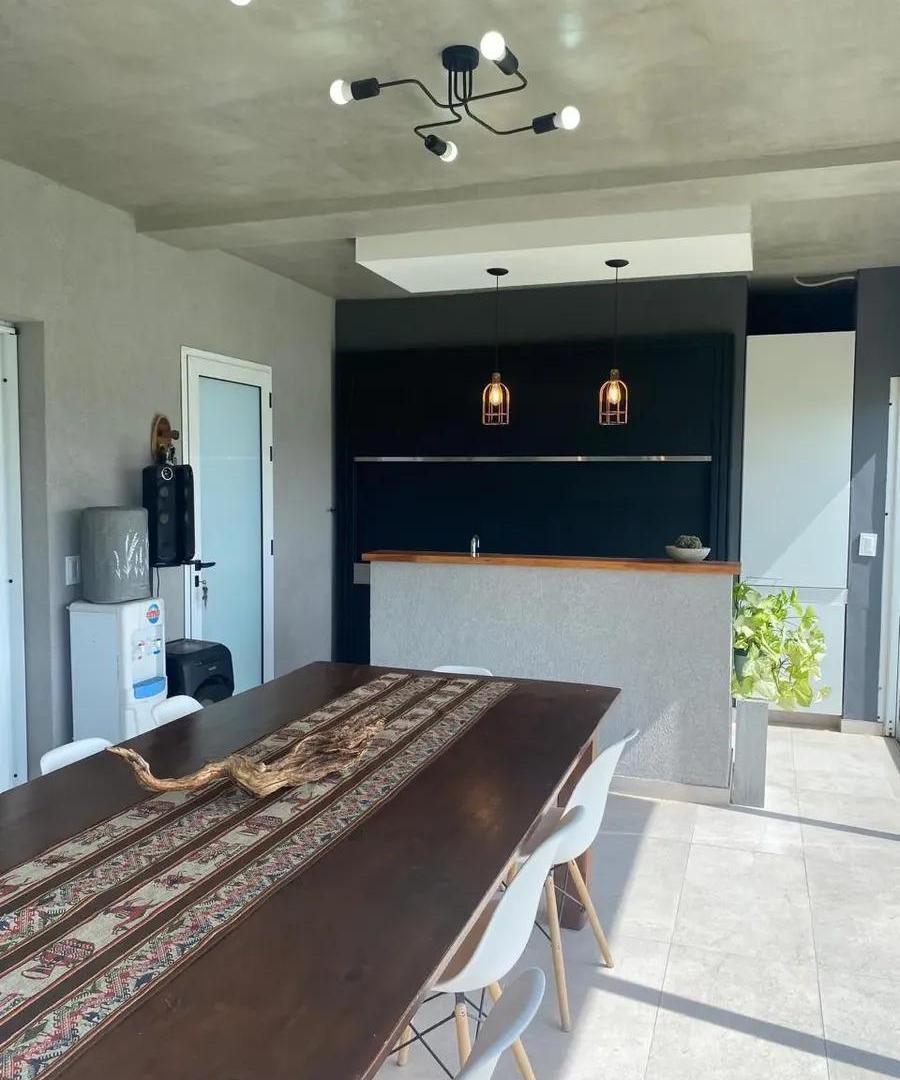 Foto de MODERNA CASA A LAGUNA EN VENTA EN EL CANTON ISLAS, imagen 5
