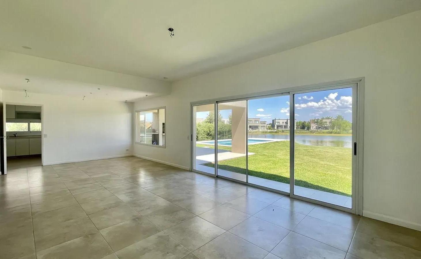 Foto de CASA A LAGUNA EN VENTA, imagen 3