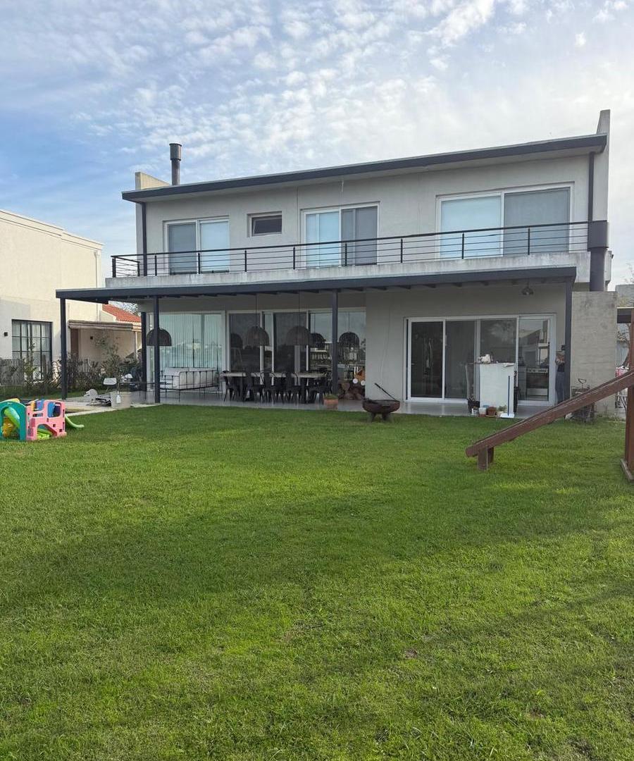Foto de CASA A LAGUNA EN VENTA EN CANTON ISLAS, imagen 2