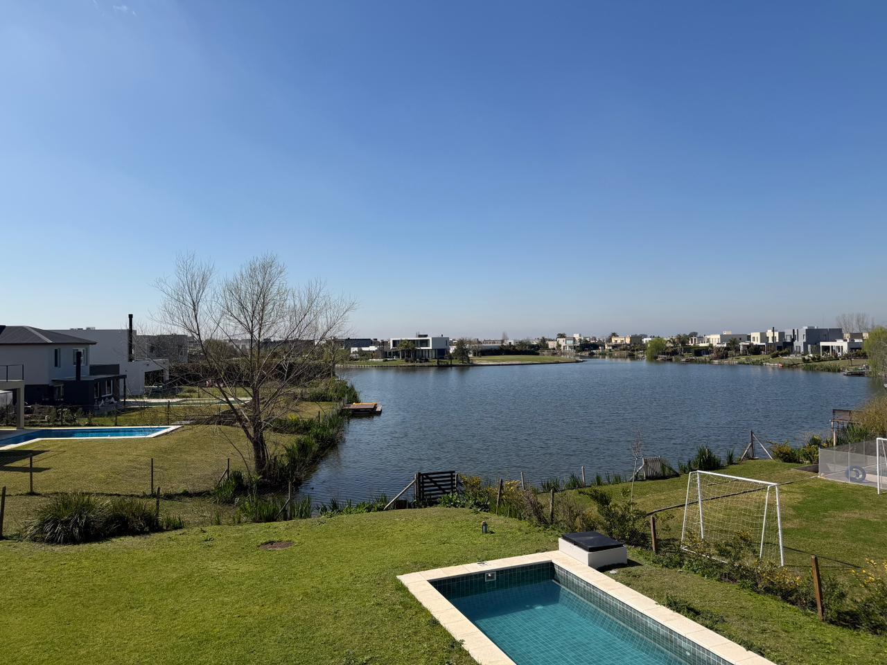 Foto de CASA A LAGUNA EN VENTA EN CANTON ISLAS, imagen 1