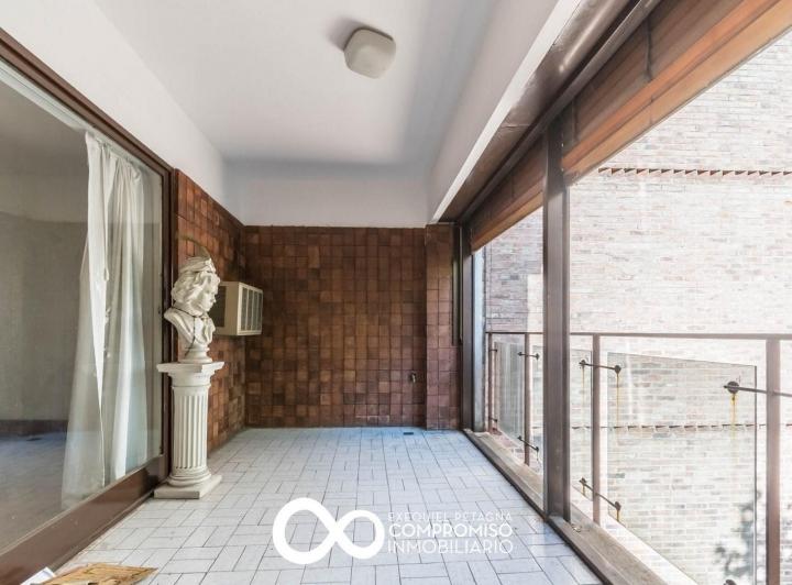 Venta. Departamento 4 amb c/dependencia. Cochera. Baulera. Balcón terraza. Belgrano 5