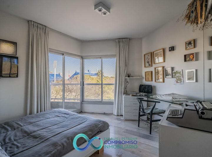 Venta Depto 3 Amb Frente Apto Crédito c/doble cochera. VERSALLES 4
