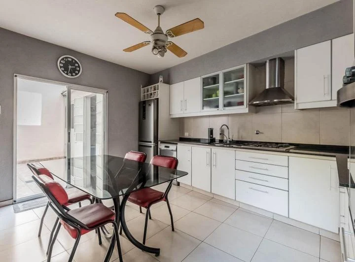 VENTA PH TIPO CASA 5 AMBIENTES. PATIO. COCHERA. VERSALLES 3