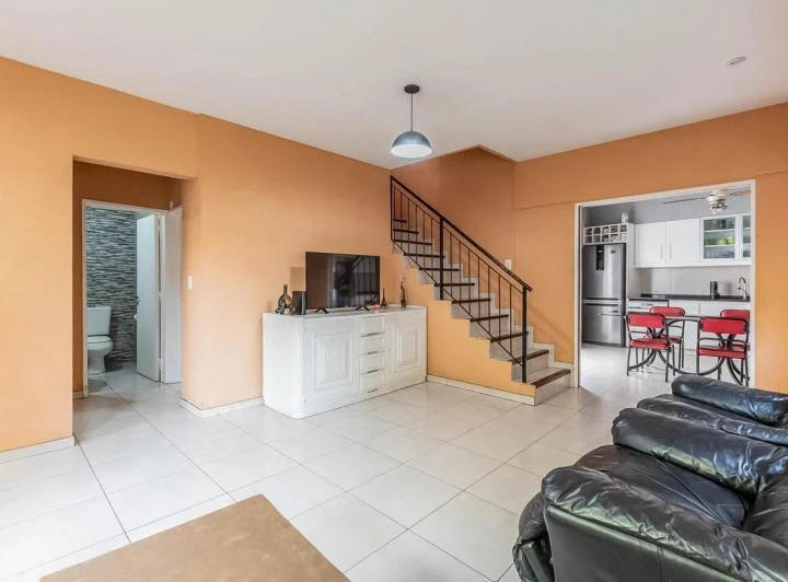 VENTA PH TIPO CASA 5 AMBIENTES. PATIO. COCHERA. VERSALLES 5