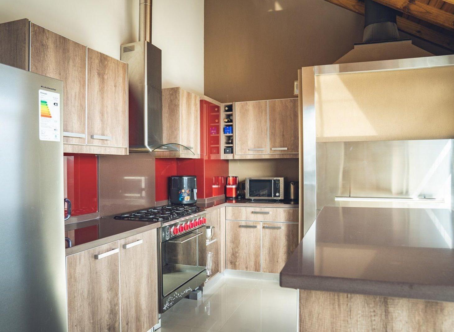 Foto de CASA - GRAN LOTE - PILETA CLIMATIZADA - GARAGE CUBIERTO - VISTA ABIERTA, imagen 4